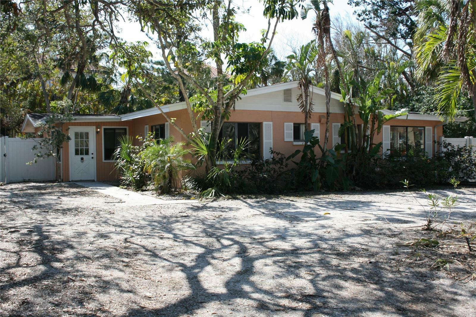 Property Photo:  144 Garden Lane  FL 34242 