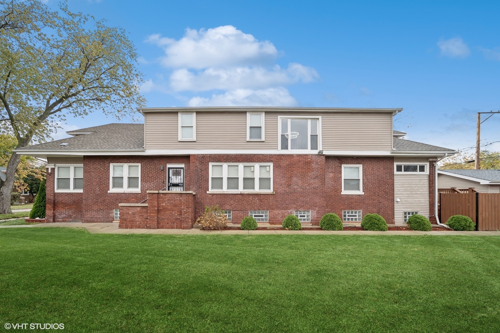 Property Photo:  7945 S Oglesby Avenue  IL 60617 