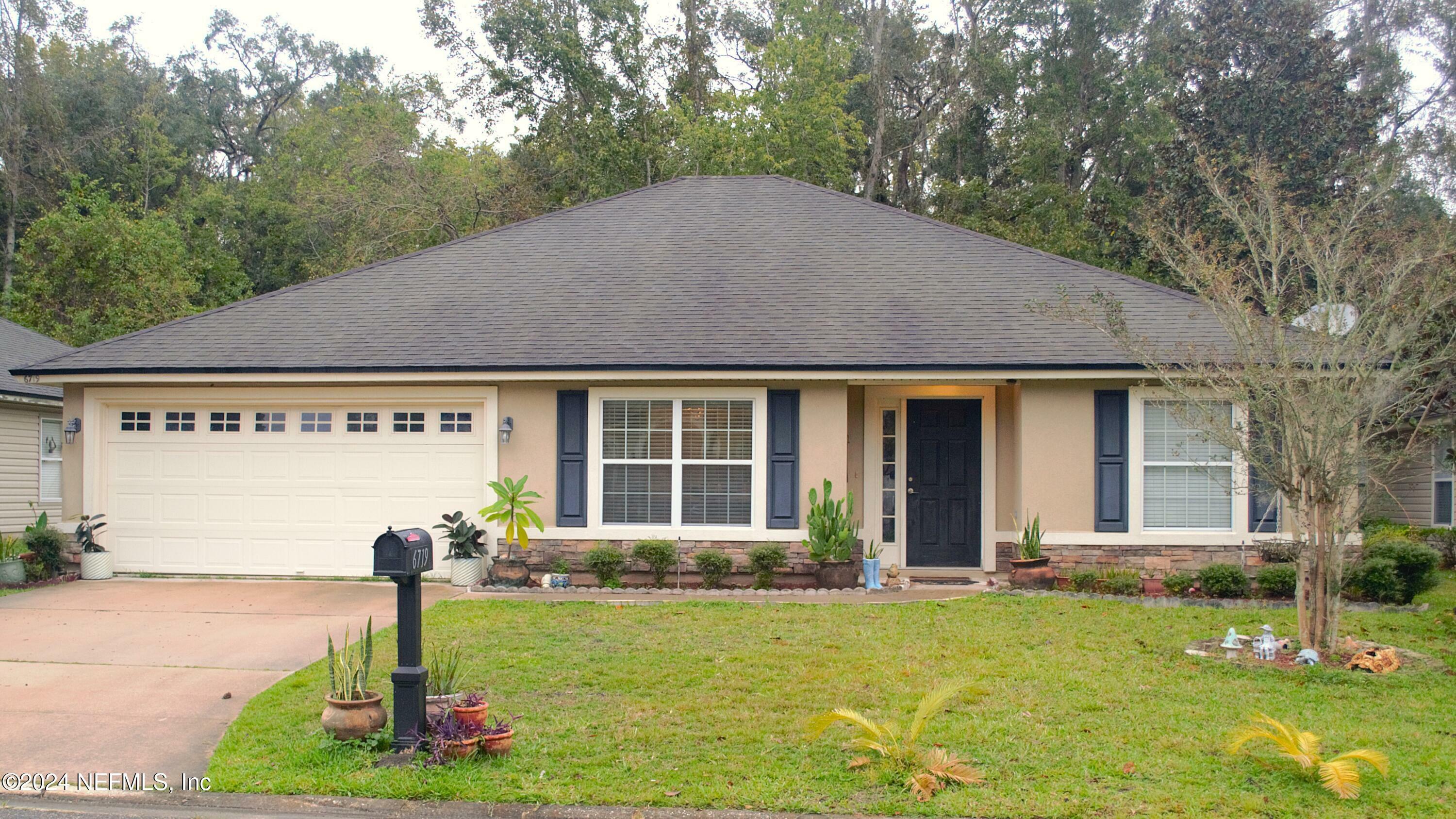 Property Photo:  6719 Royal Leaf Lane  FL 32244 