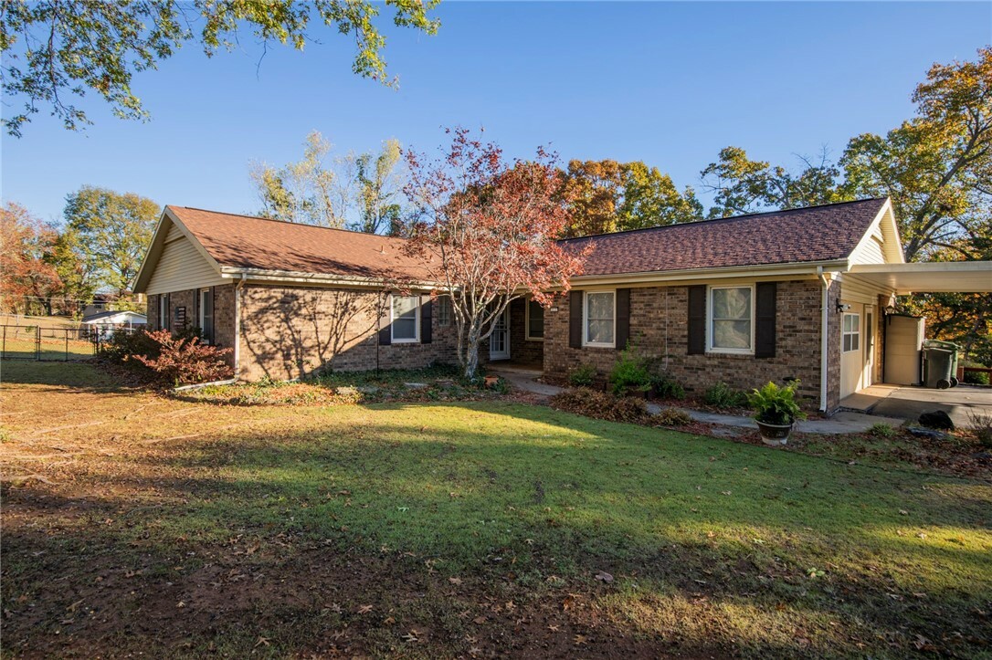 Property Photo:  817 S Summit Drive  AR 72756 