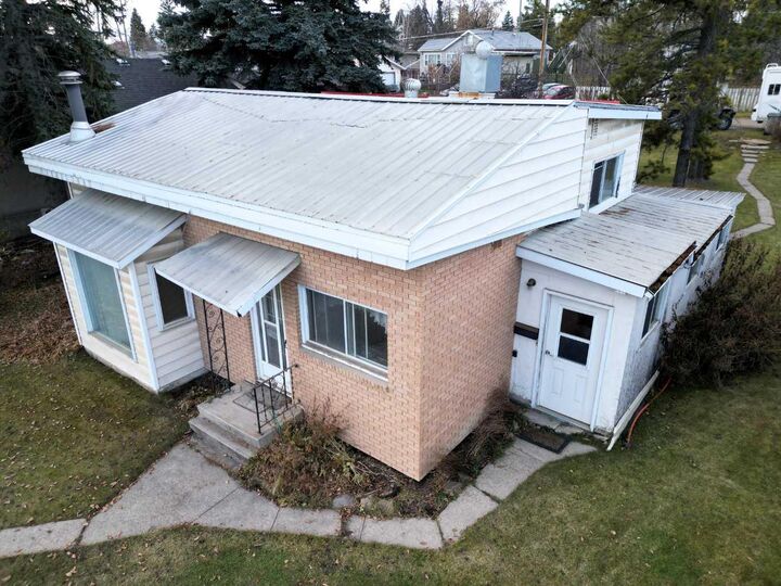 Property Photo: 4720 4 Avenue AB T7E 1C8