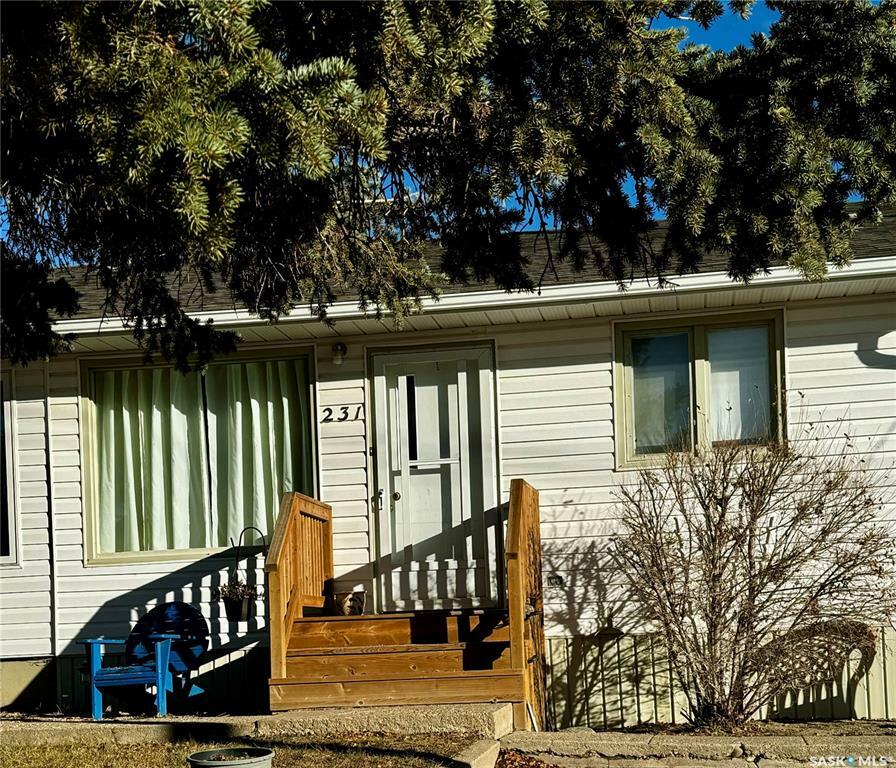 Property Photo:  231 18th Avenue NE  SK S9H 2Y2 