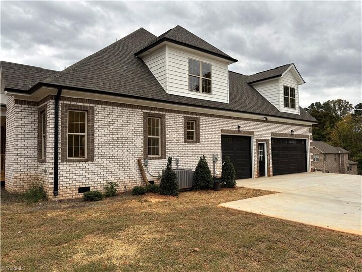 Property Photo: 5483 Meadowlark Court NC 27106