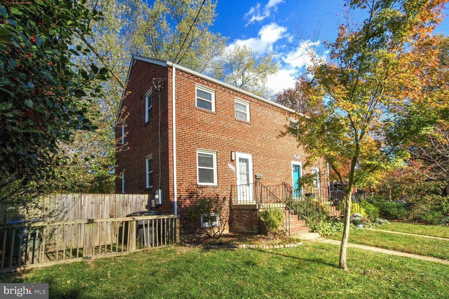 Property Photo:  2523 N Winchester Street  VA 22213 