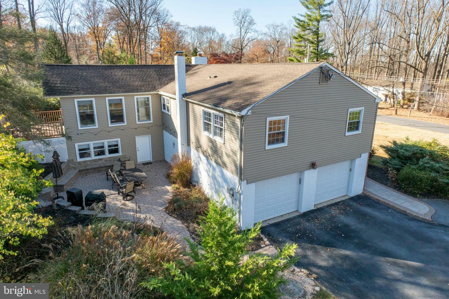 Property Photo:  321 Horseshoe Lane  PA 19335 