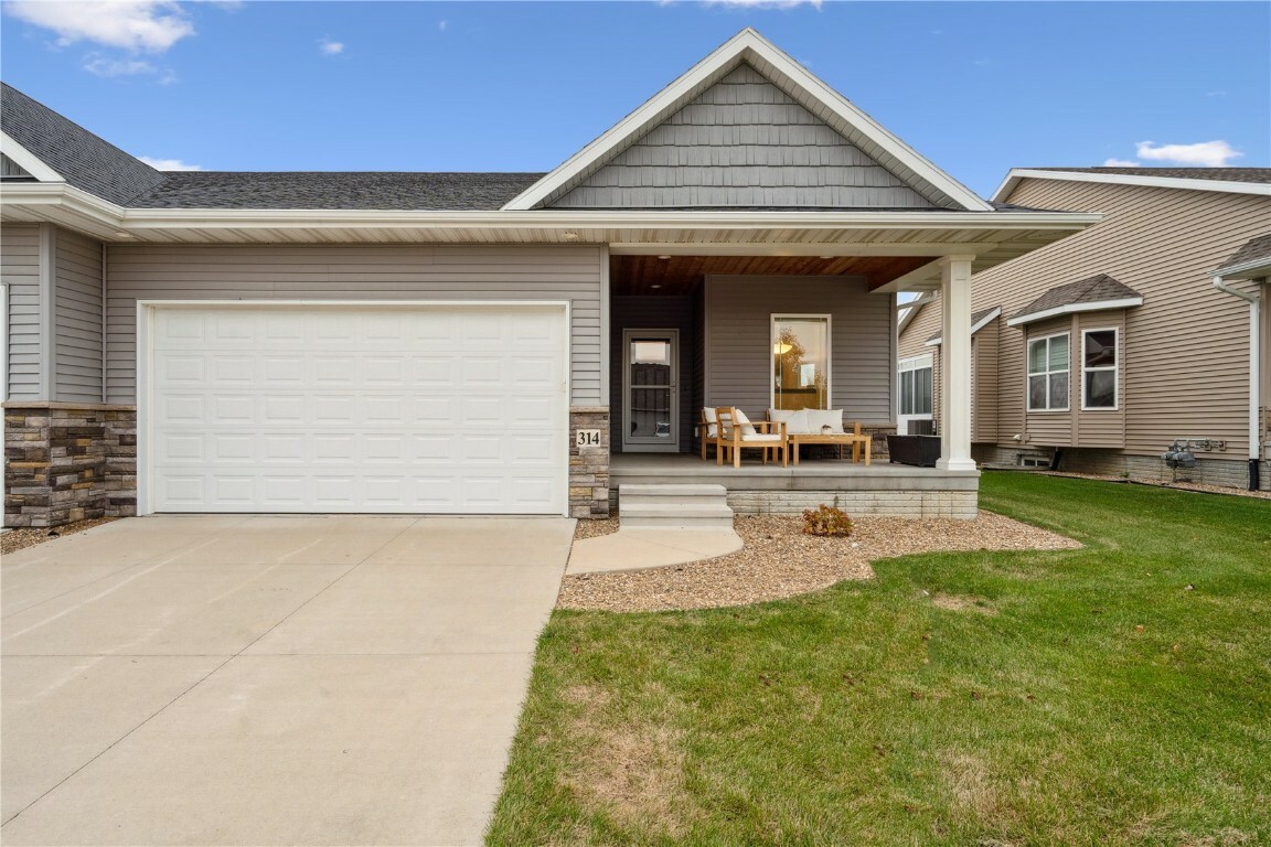 Property Photo:  314 Ridge View Drive  IA 52228 