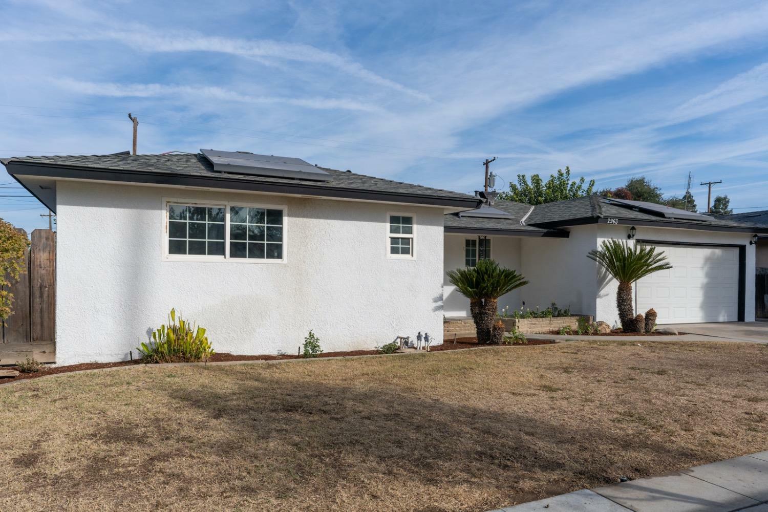 Property Photo:  2963 E Norwich Avenue  CA 93726 