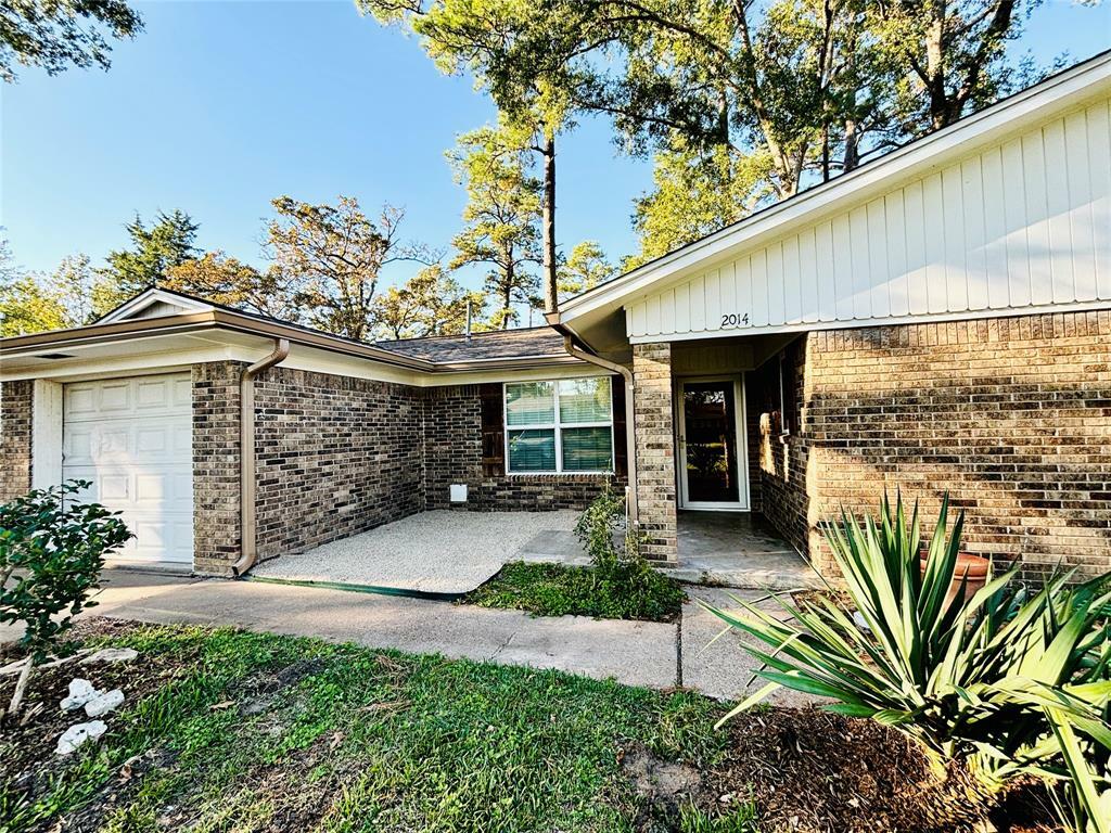 Property Photo:  2014 Oaklawn Drive  TX 77304 