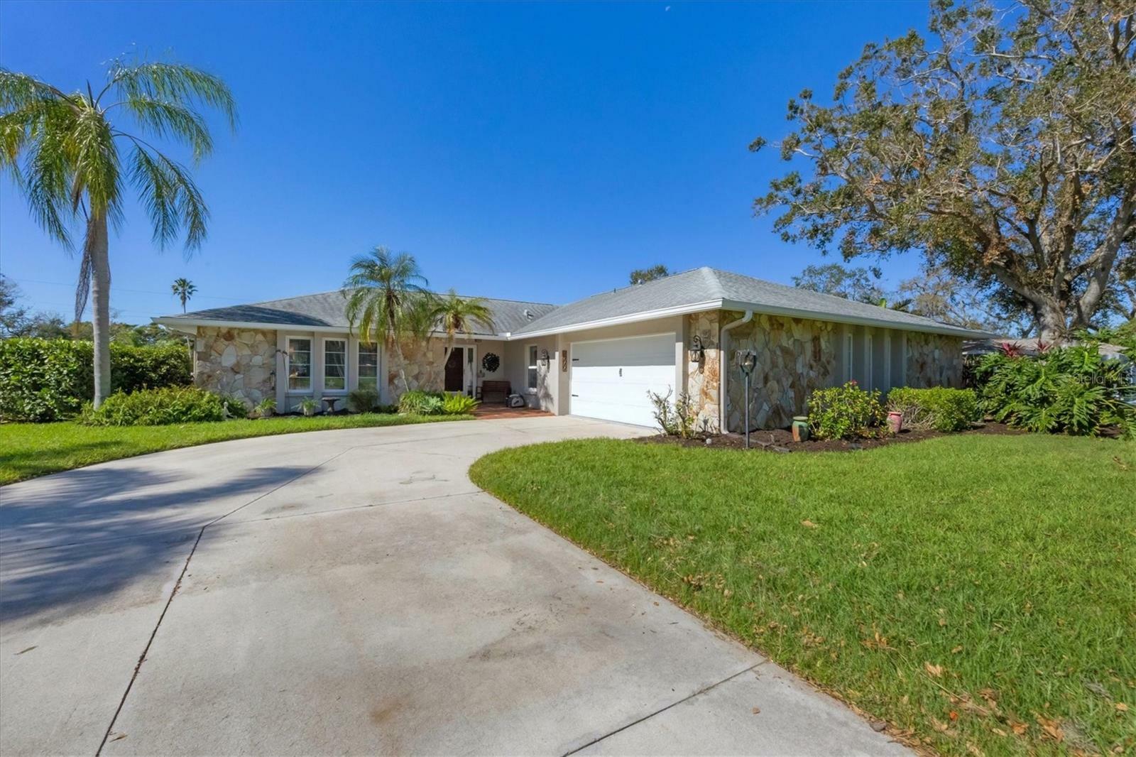 Property Photo:  5666 Beneva Woods Circle  FL 34233 