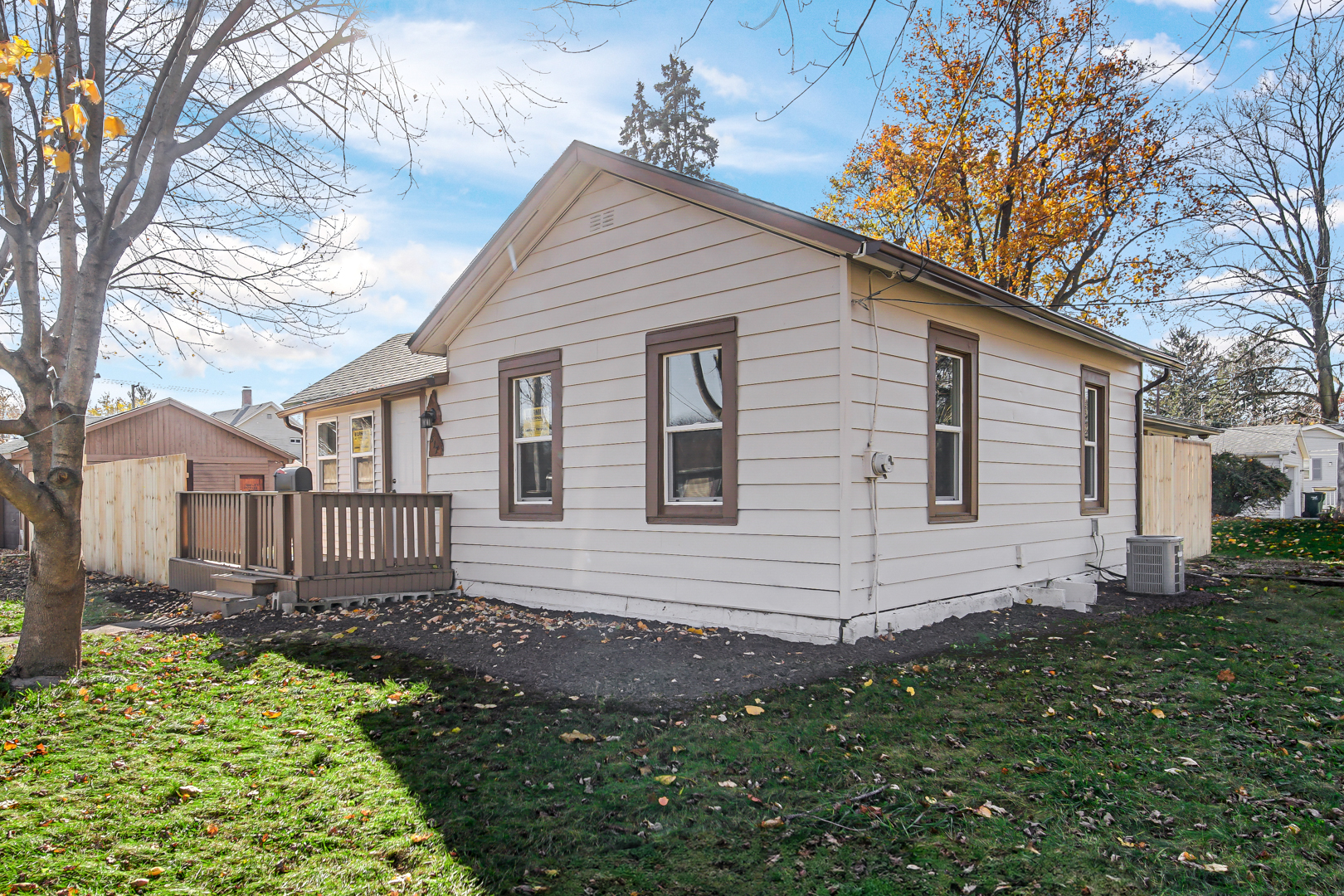 Property Photo:  517 N Hale Street  IL 60545 