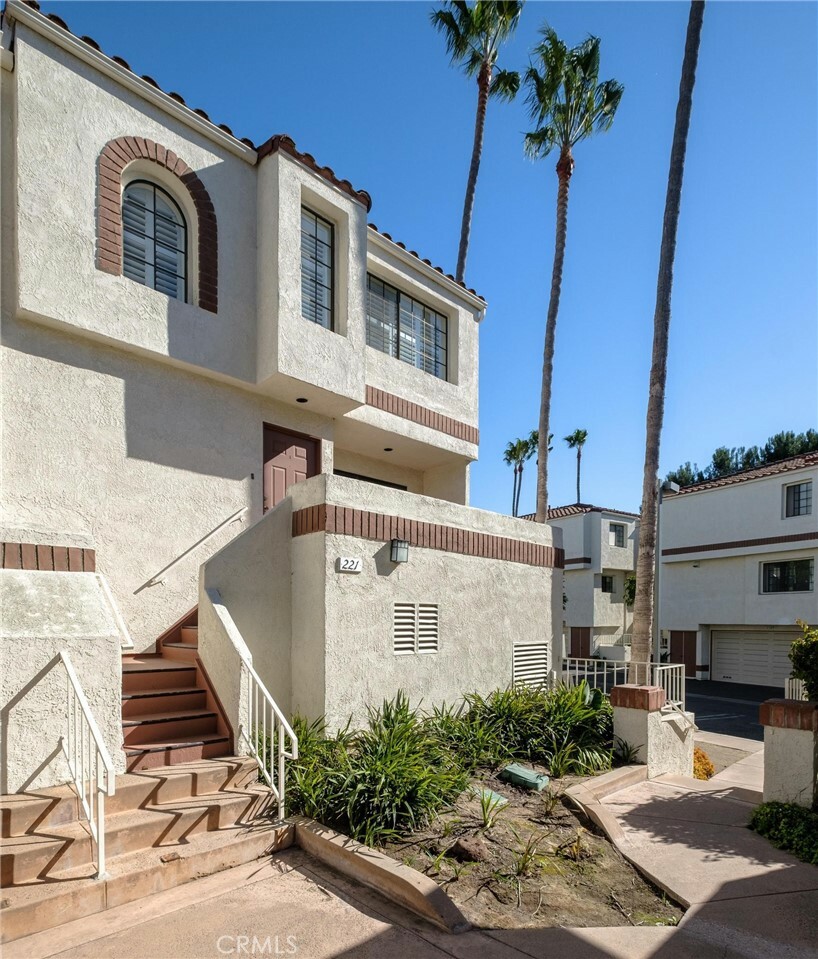 Property Photo:  2971 Plaza Del Amo 221  CA 90503 