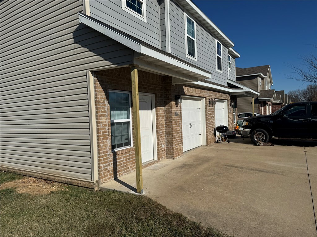 Property Photo:  822 & 824 NW Baker Street  AR 72736 