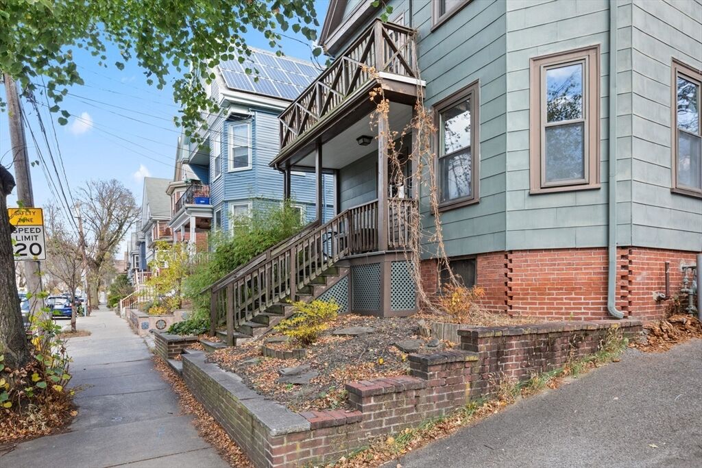 Property Photo:  17 Willow Avenue 2  MA 02143 