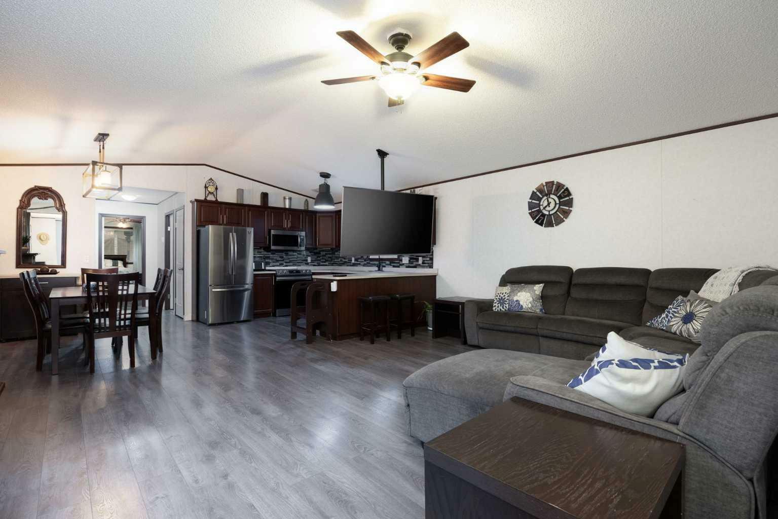 Property Photo:  176 Greenbriar Bay  AB T9H 3Y5 