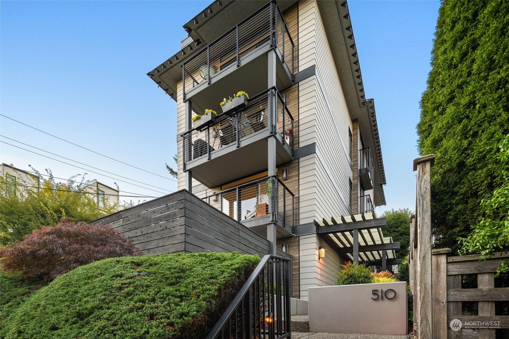 Property Photo:  510 Ward Street 201  WA 98109 