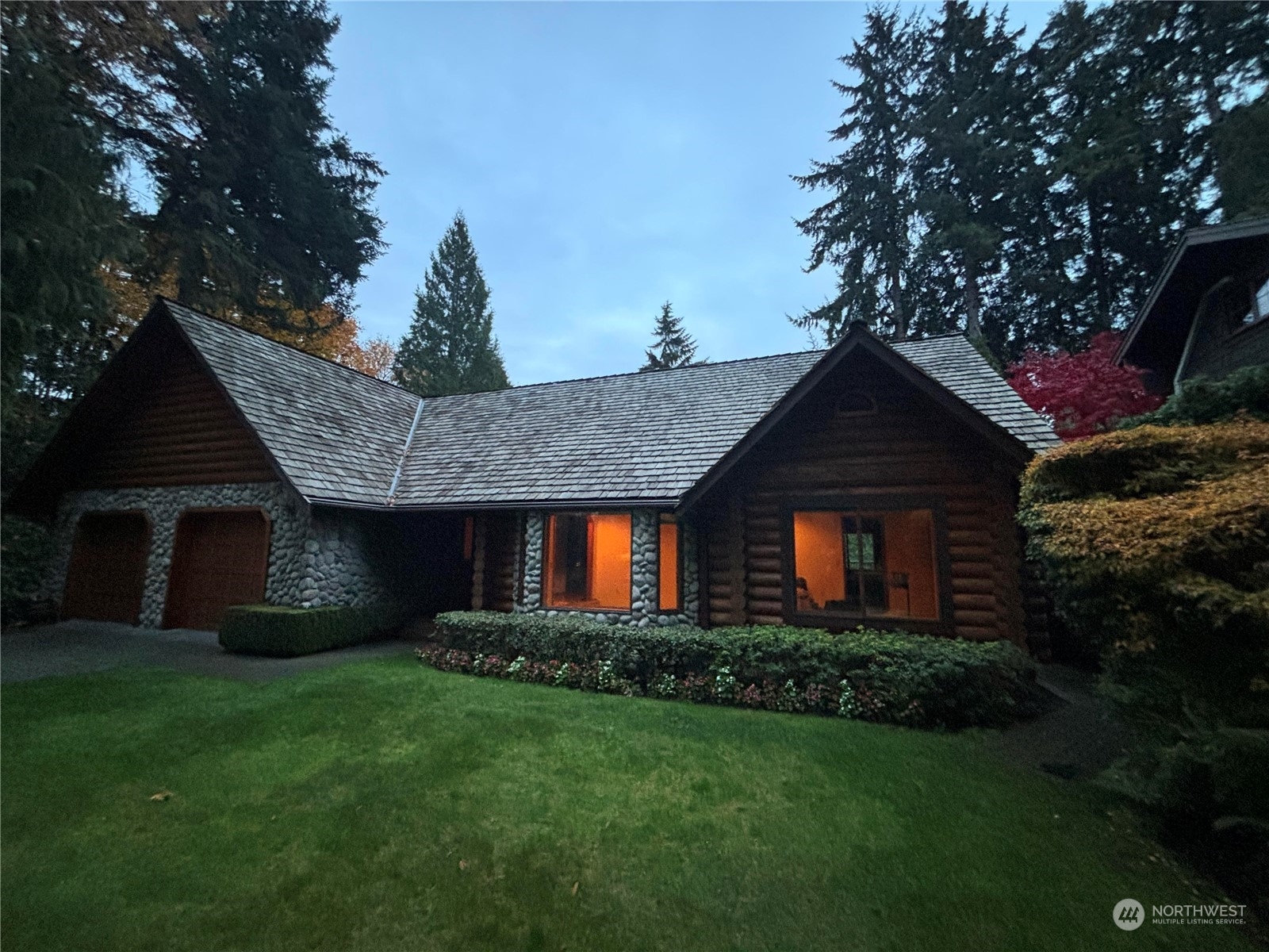 Property Photo:  2700 106th Place SE  WA 98004 