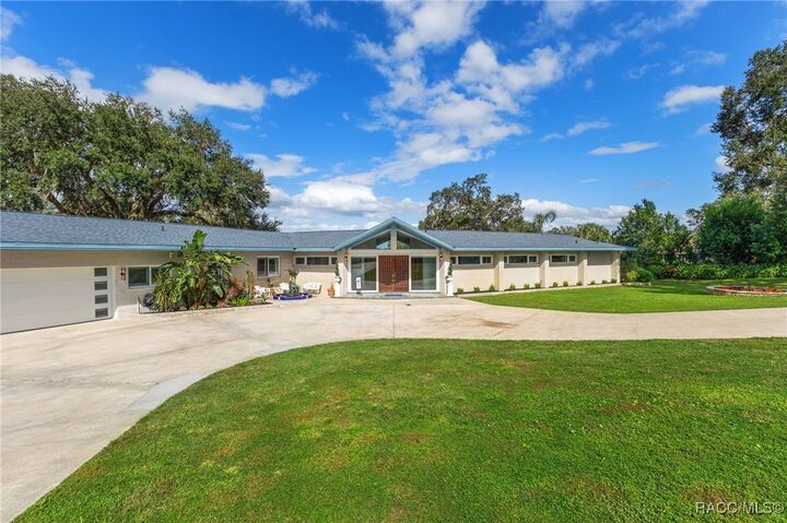 Property Photo: 8711 E Cresco Lane FL 34450