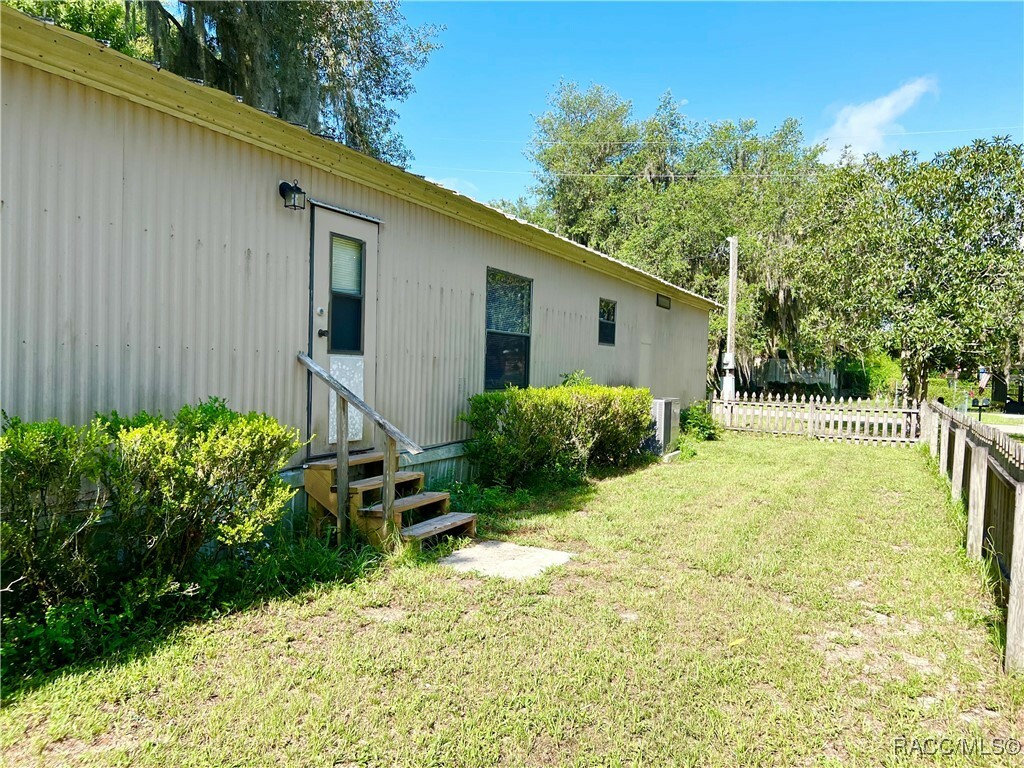 Property Photo:  1159 County 482C1 Road  FL 33538 