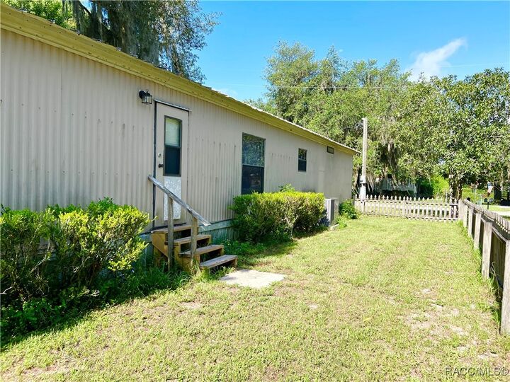 Property Photo: 1159 County 482C1 Road FL 33538