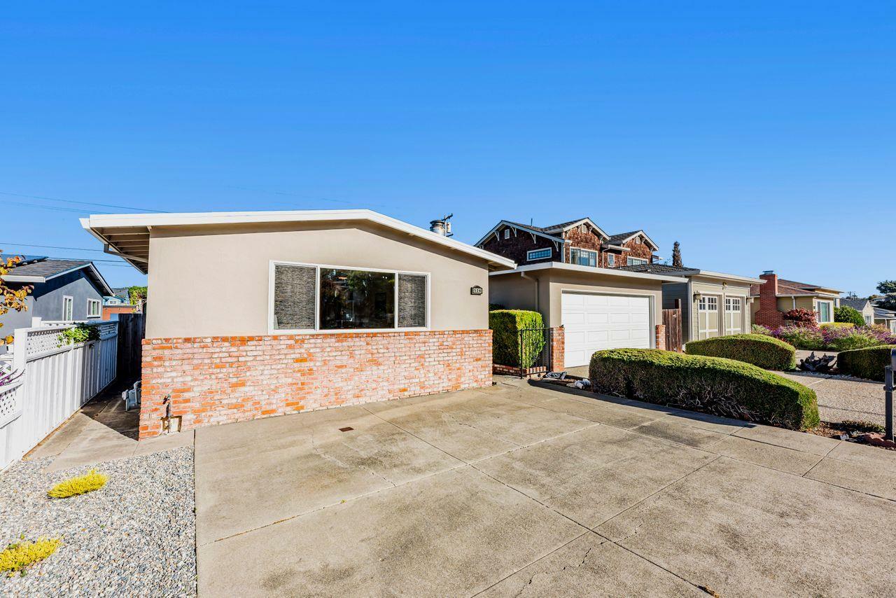 Property Photo:  526 Redwood Avenue  CA 94066 