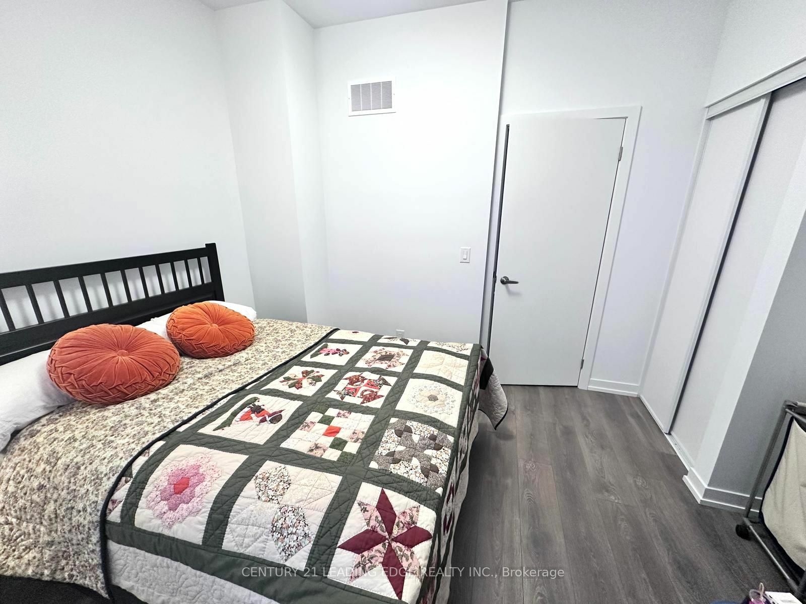 Property Photo:  9 Spruce Pines Cres Room 3  ON M4A 1C5 