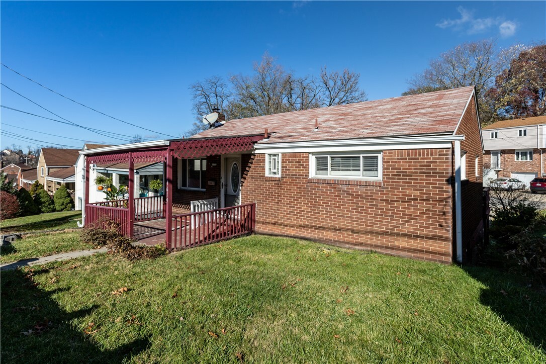 Property Photo:  4619 Greensprings Ave  PA 15122 