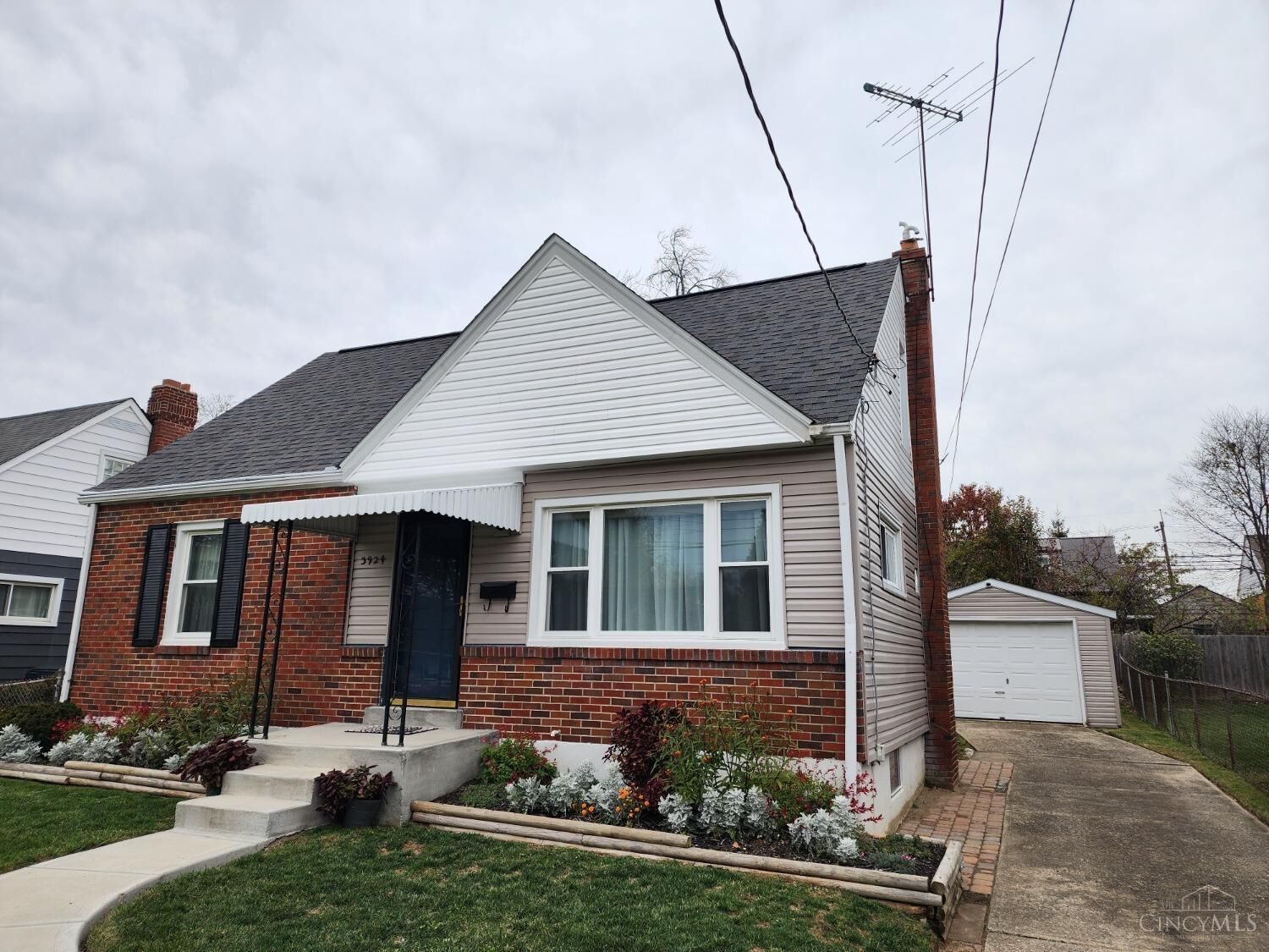 Property Photo:  3924 Hemphill Way  OH 45236 