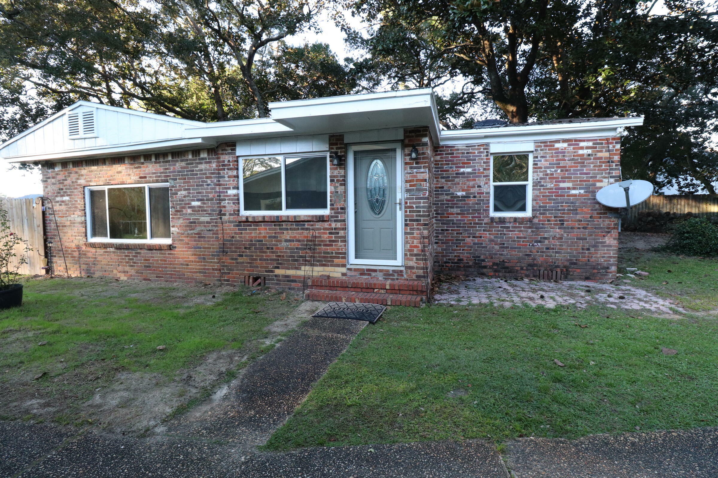 Property Photo:  233 NW Burnett Avenue  FL 32548 