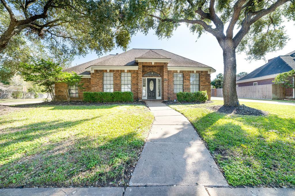 Property Photo:  2103 Greenway Village Drive  TX 77494 