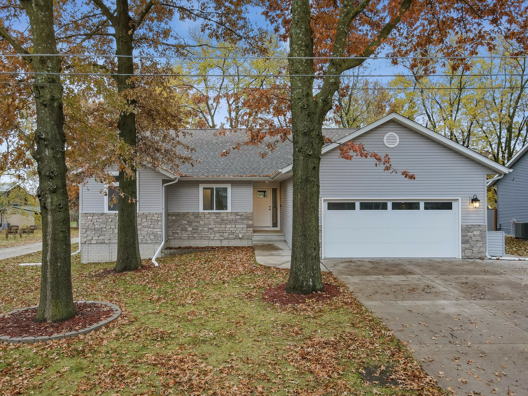 Property Photo:  106 N Park Avenue  IA 50207 