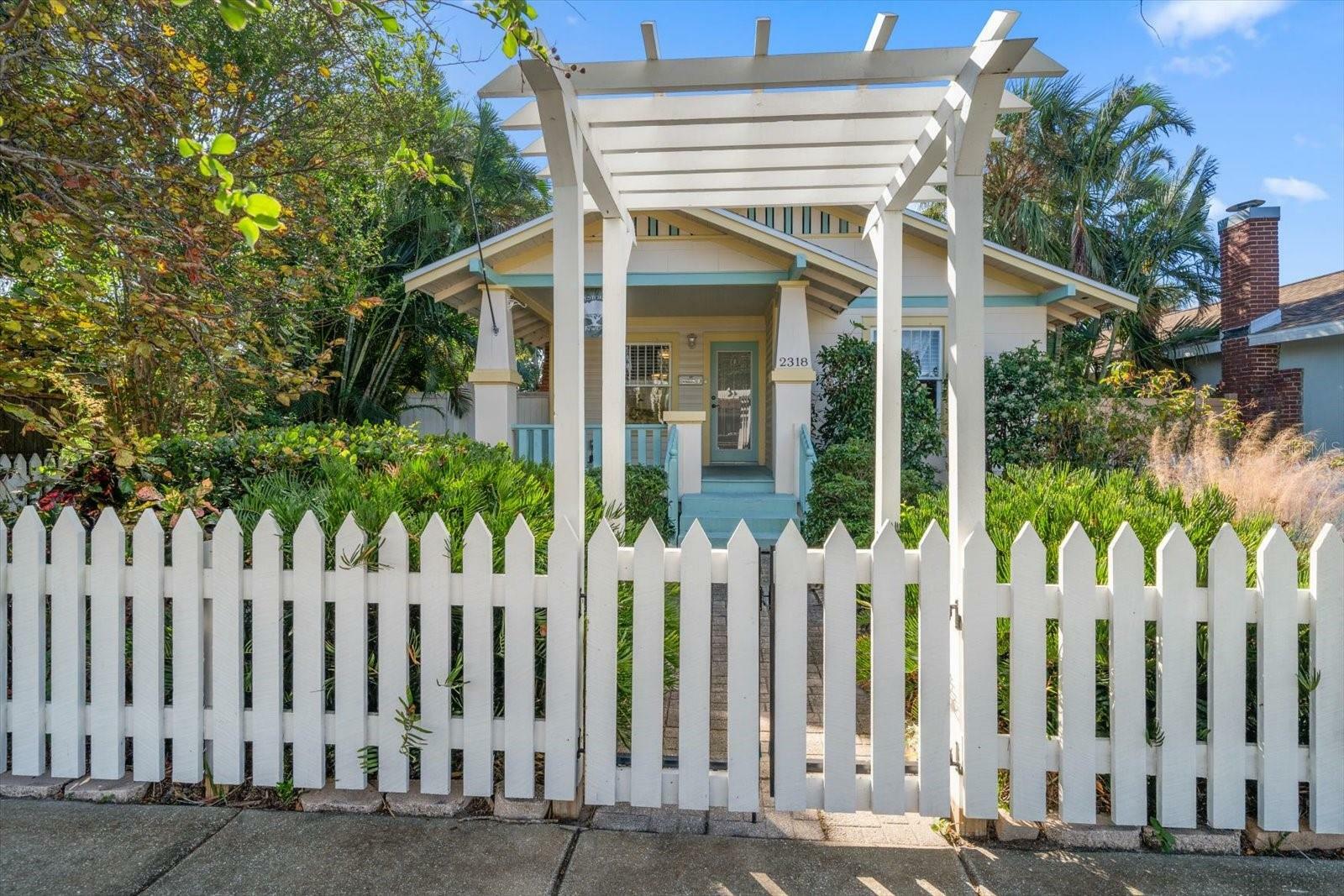 Property Photo:  2318 Dartmouth Avenue N  FL 33713 