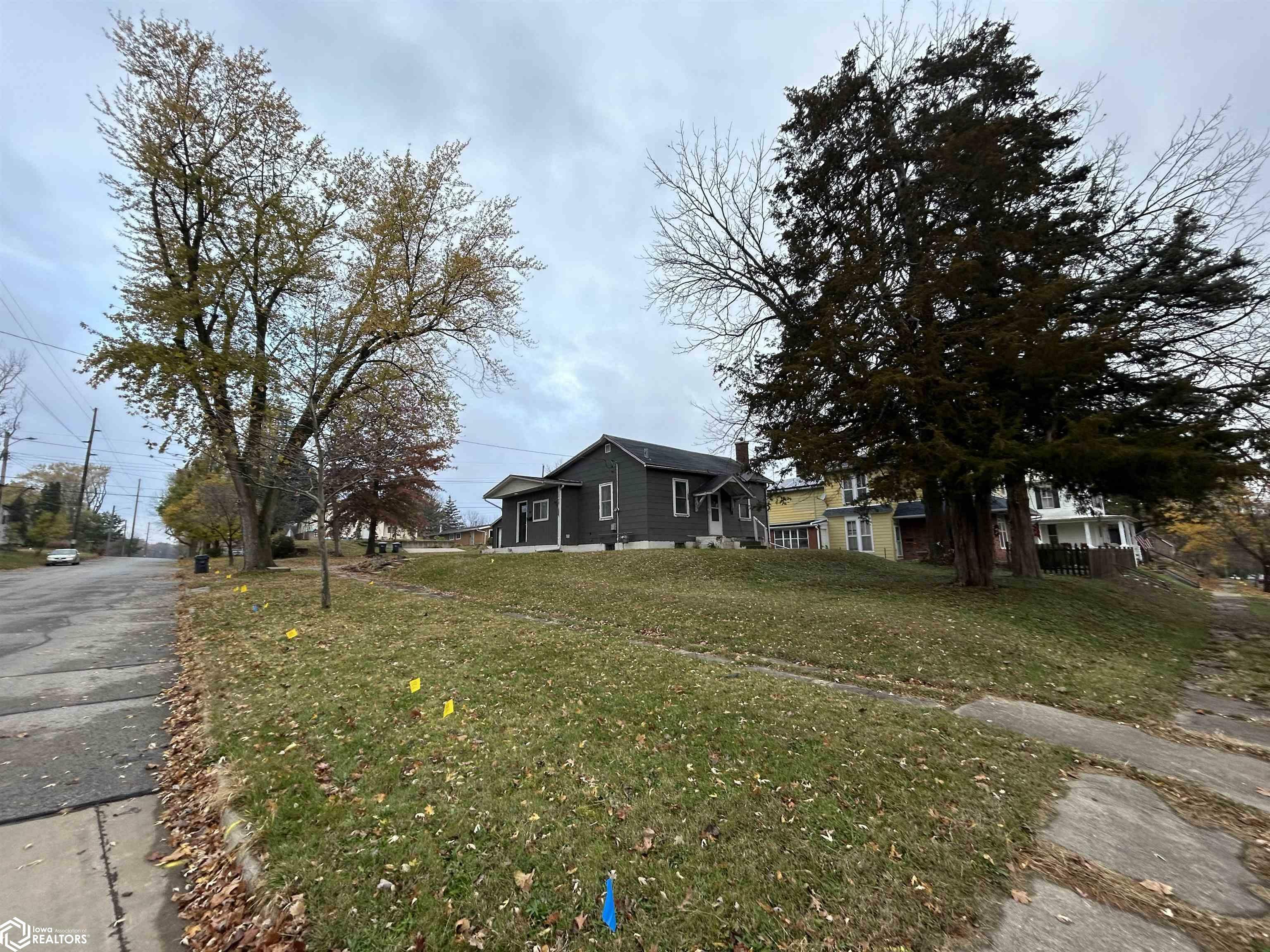 Property Photo:  103 N Garfield Avenue  IA 52601 