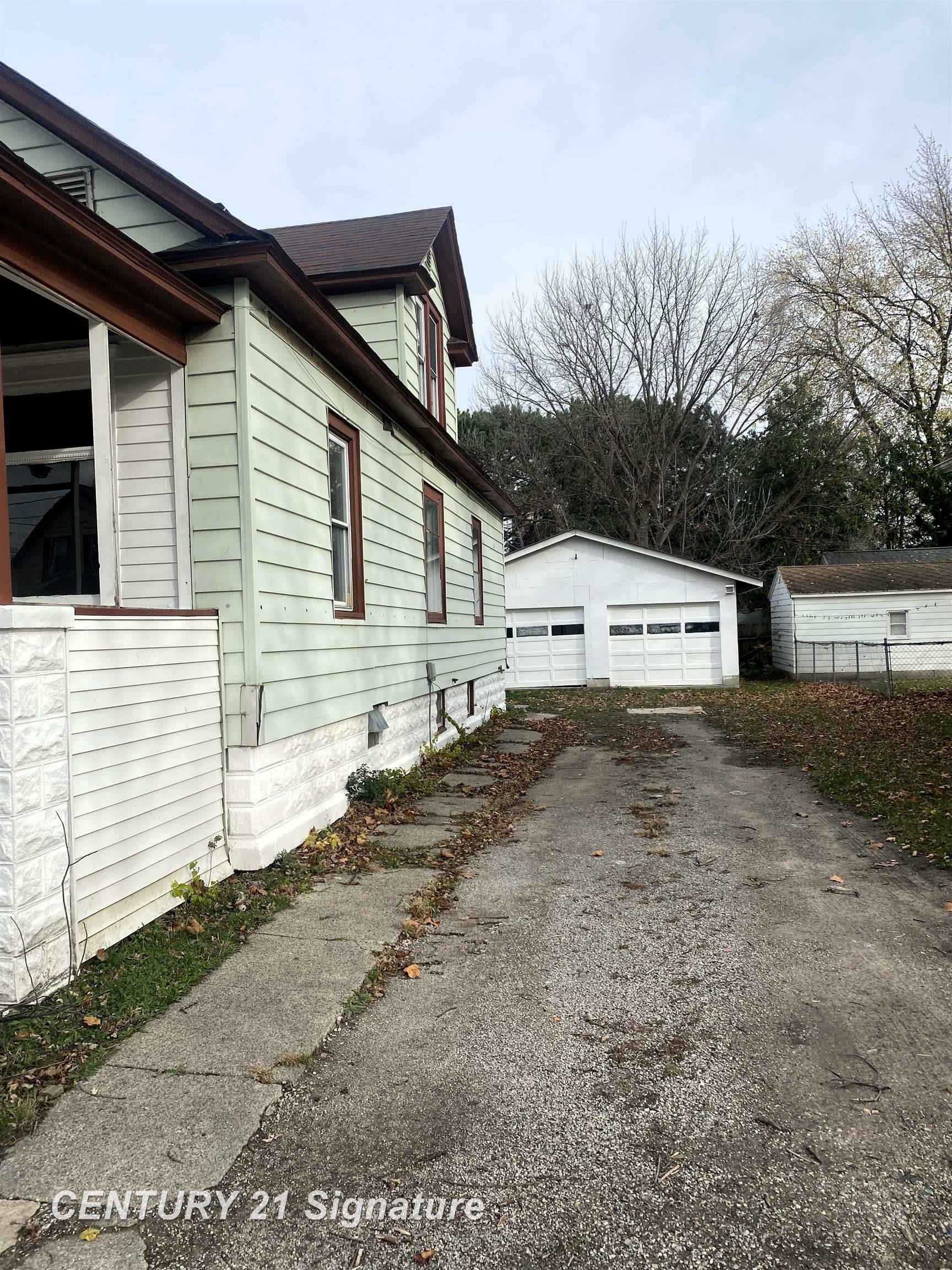 Property Photo:  1217 S Vanburen Street  MI 48708 