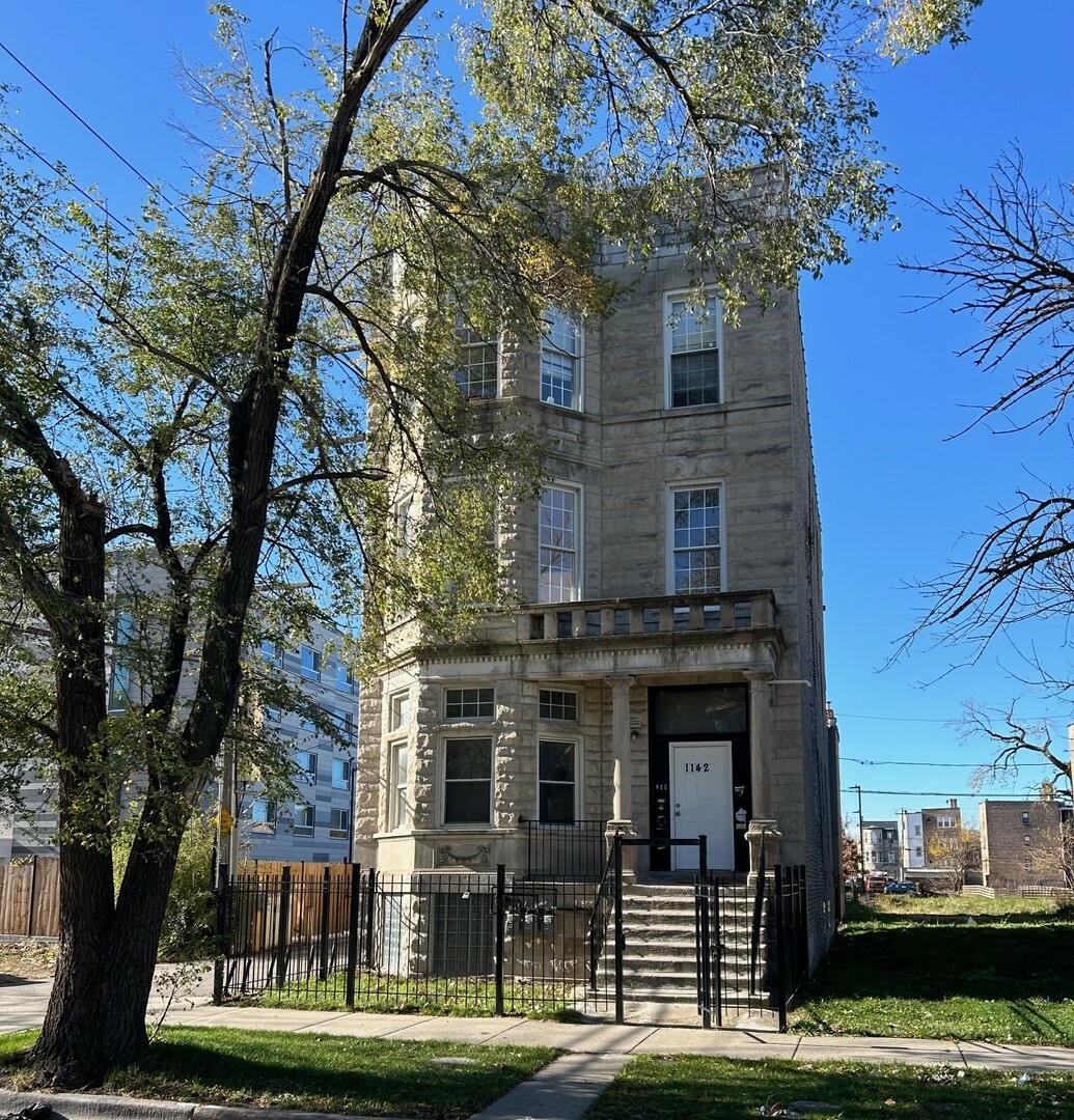 Property Photo:  1142 S Francisco Avenue  IL 60612 