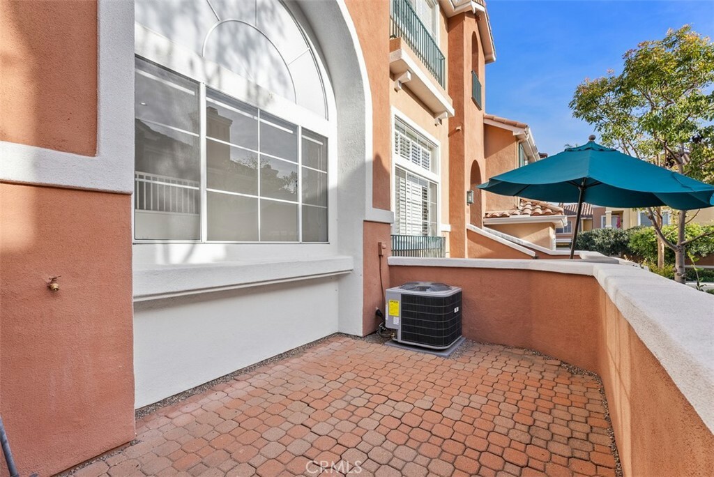 Property Photo: 1406 Reggio Aisle CA 92606