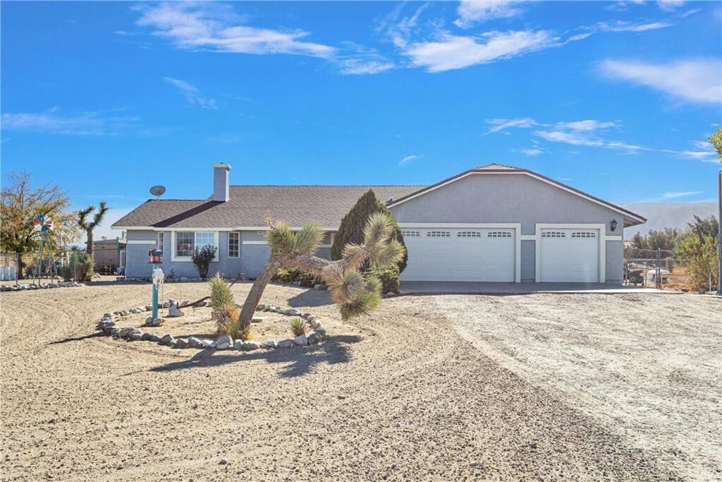 Property Photo:  411 Calaveras Road  CA 92372 