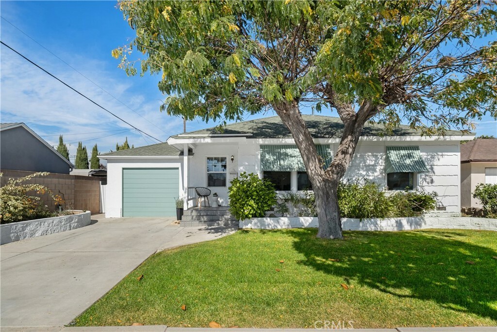 Property Photo:  2123 W 146th Street  CA 90249 