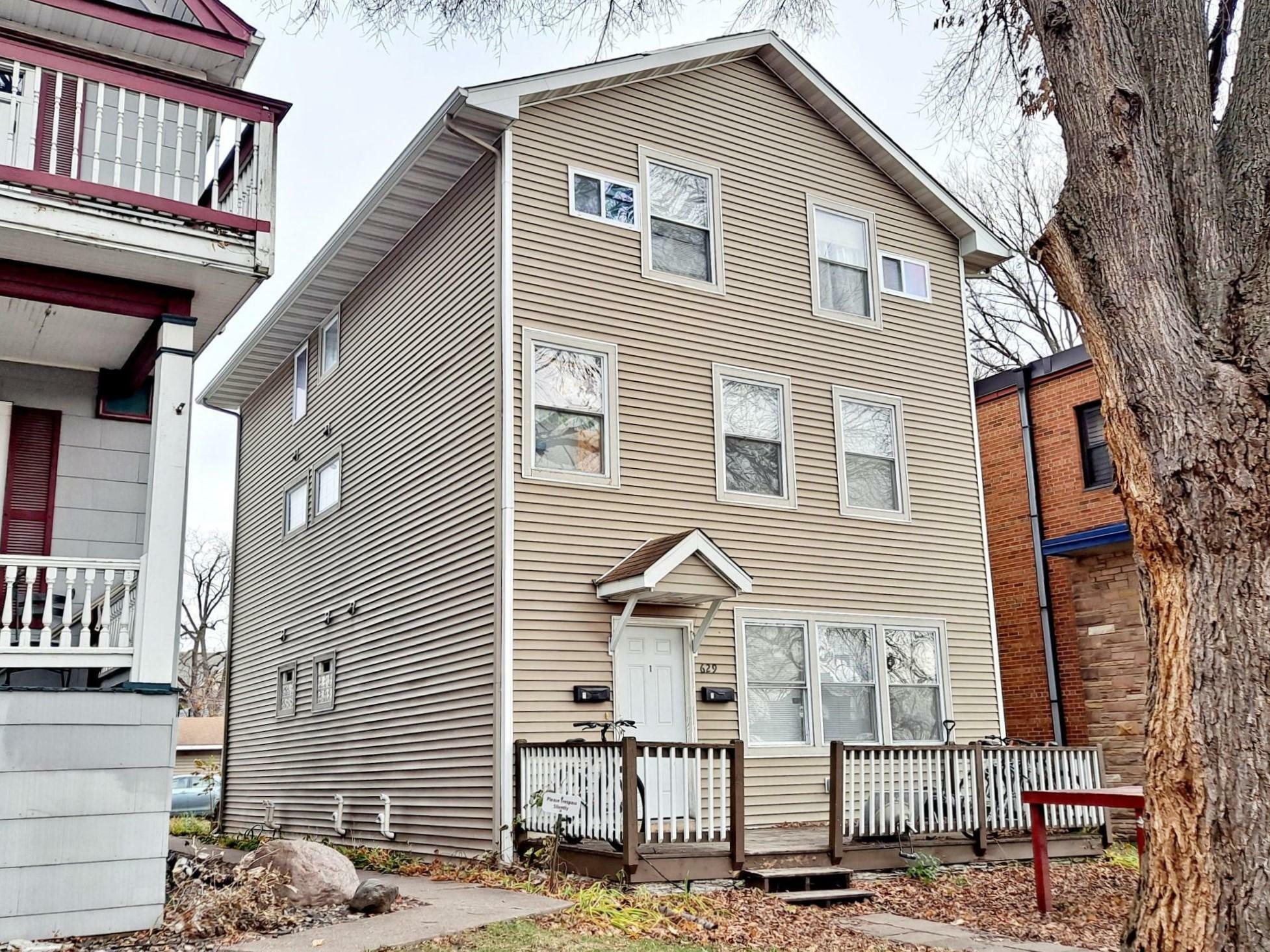 Property Photo:  629 Oak Street SE  MN 55414 