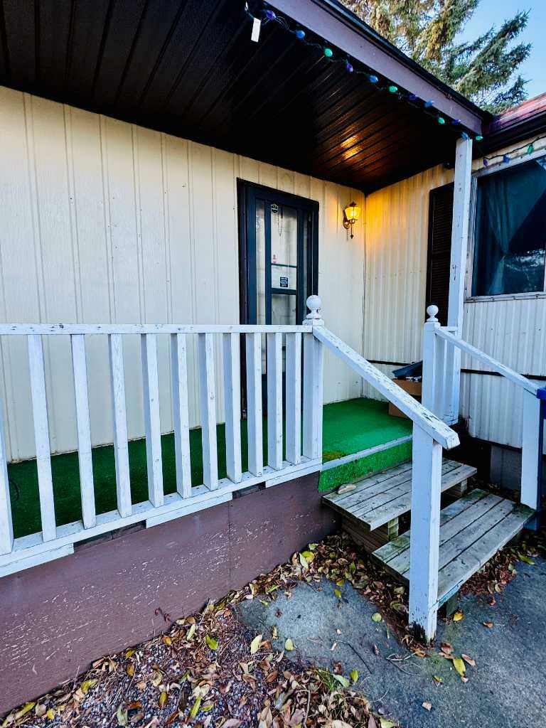 Property Photo:  5731 59 Avenue Avenue  AB T4T 1J1 