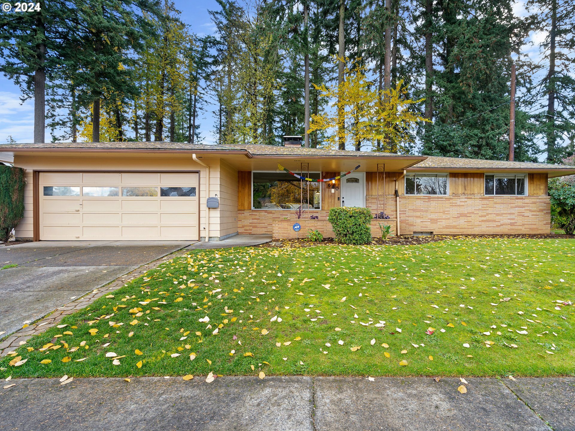 Property Photo:  640 NE 199th Ave  OR 97230 