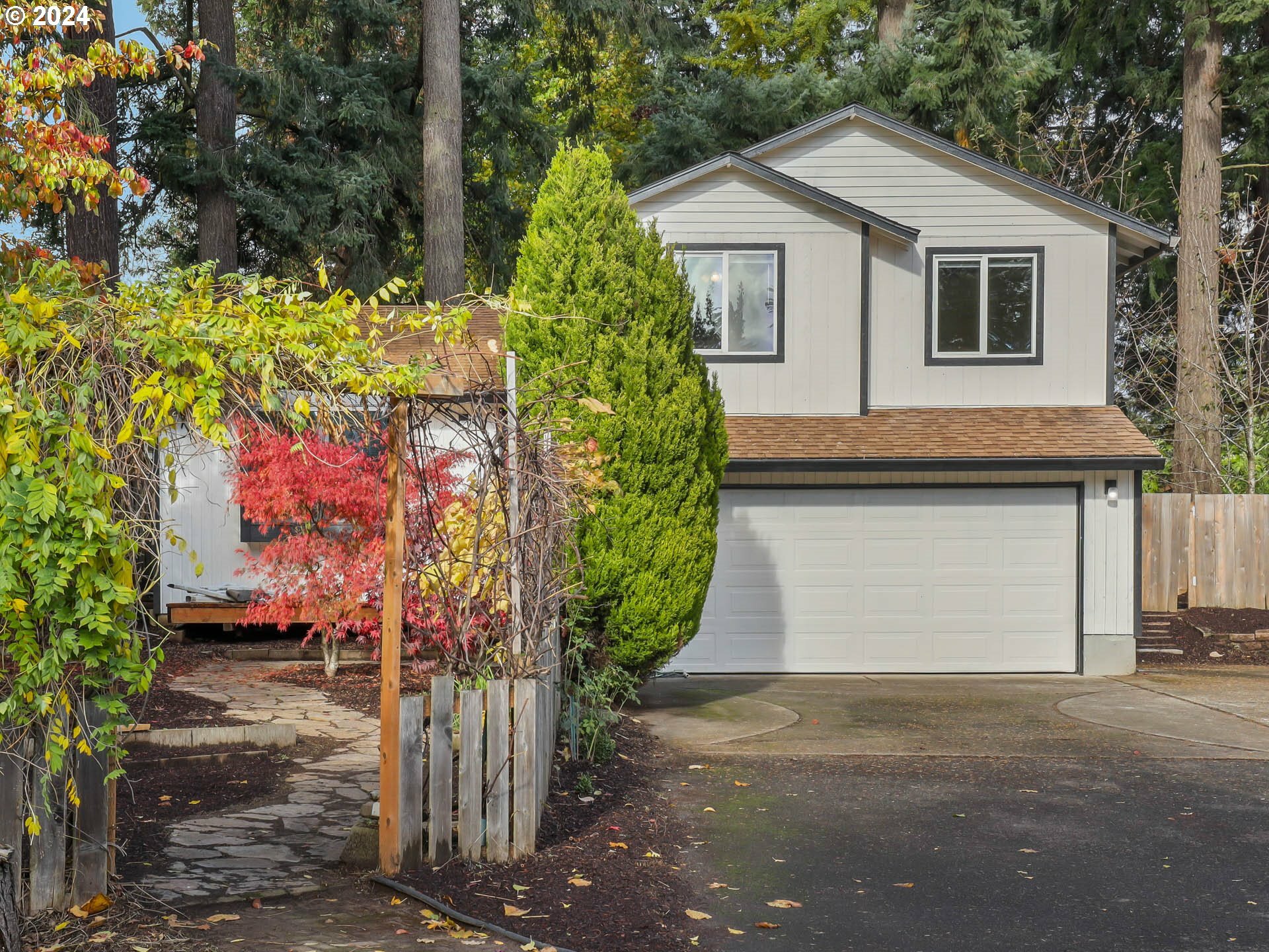 Property Photo:  136 SE 151st Ave  OR 97233 