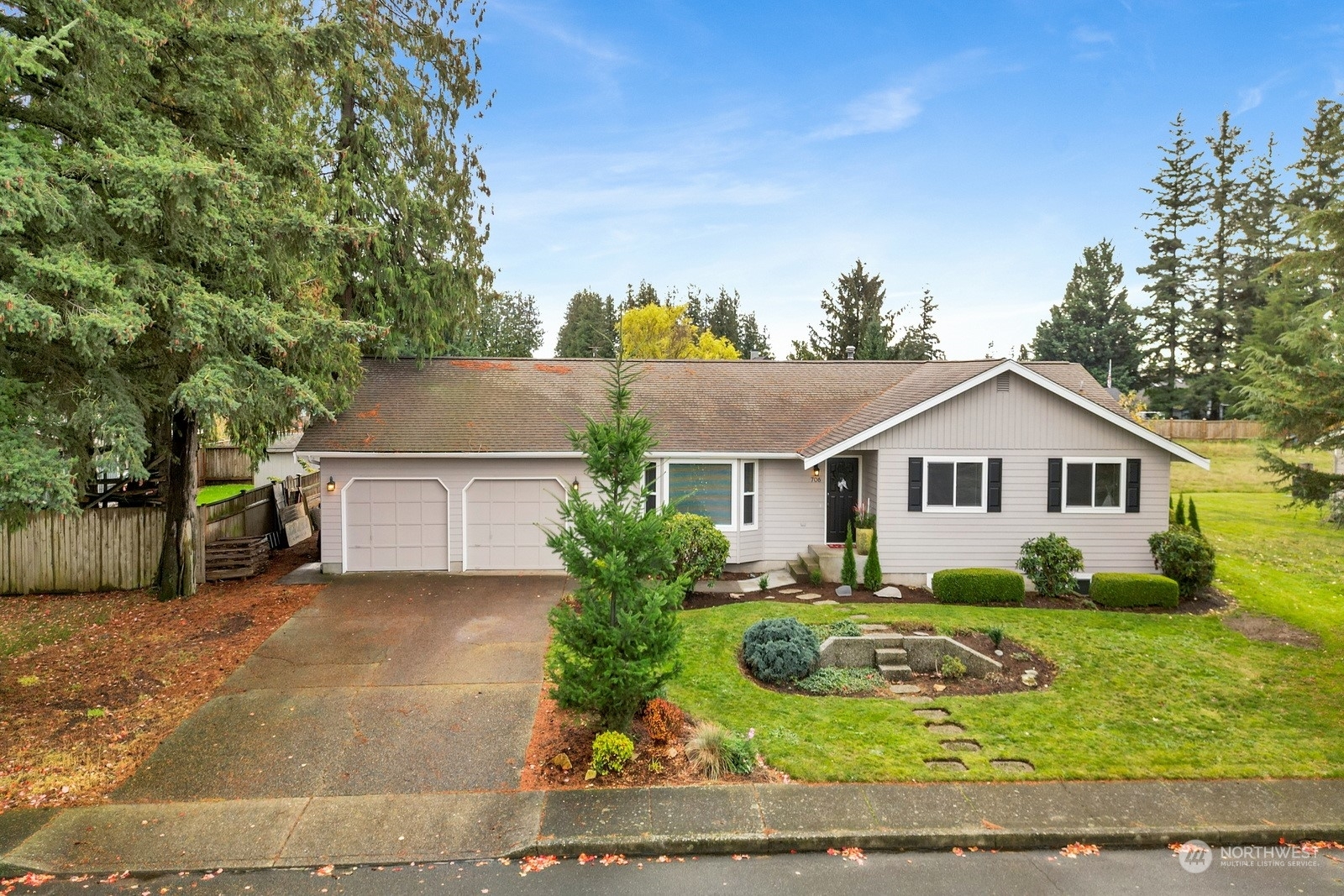 Property Photo:  706 Vine Street  WA 98264 