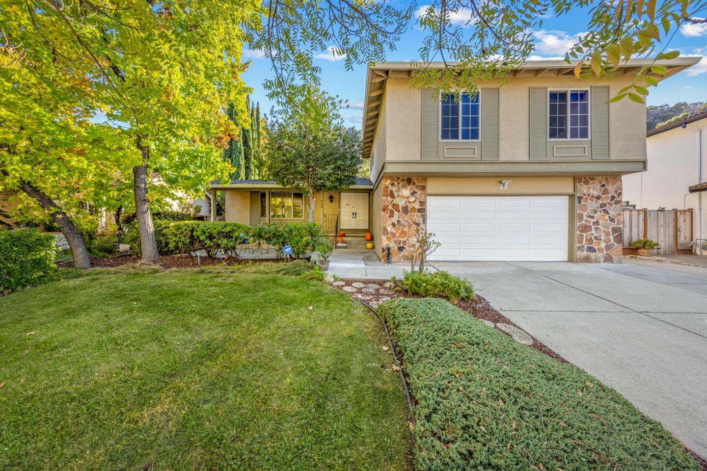 928 Foothill Drive  San Jose CA 95123 photo