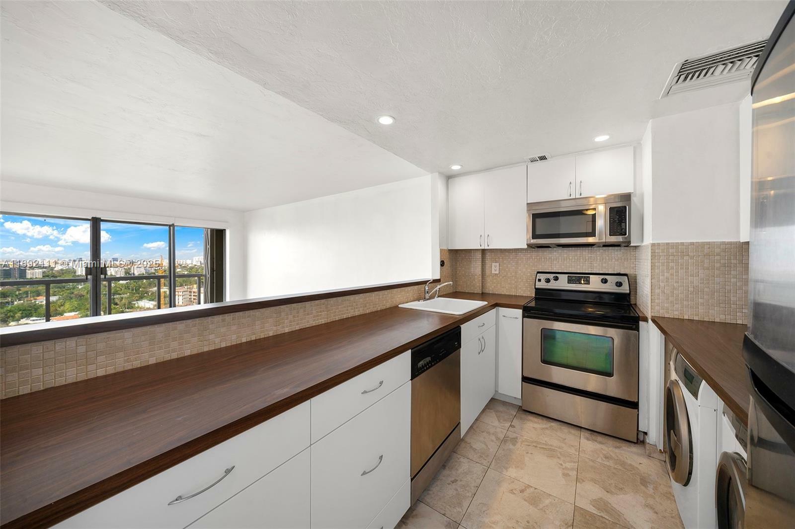 Property Photo:  2451 Brickell Ave 18R  FL 33129 