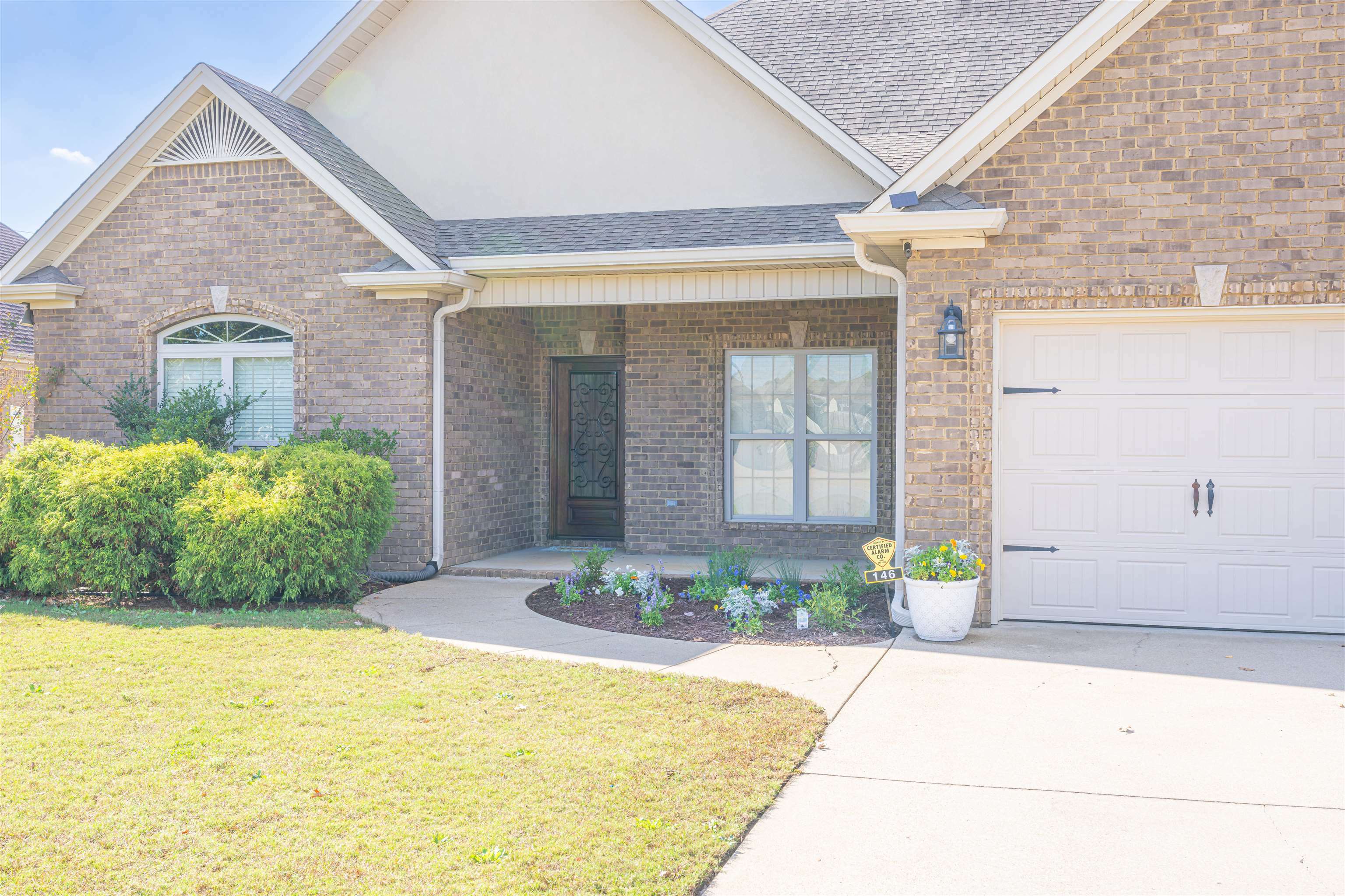 Property Photo:  146 Cottonwood Dr  AL 35661 - MUSCLE S 