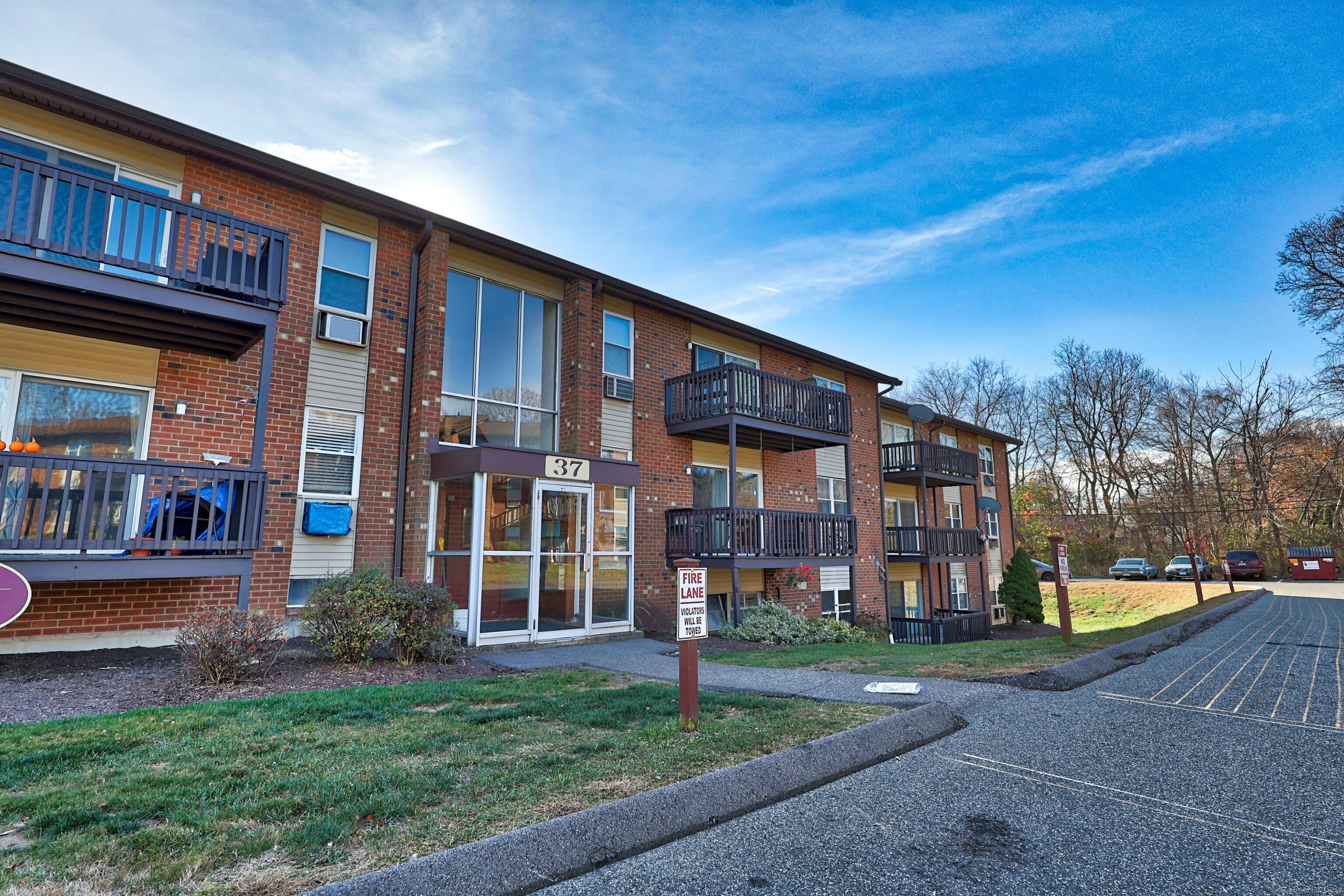 Property Photo:  37 Balance Rock Road Apt 6  CT 06483 