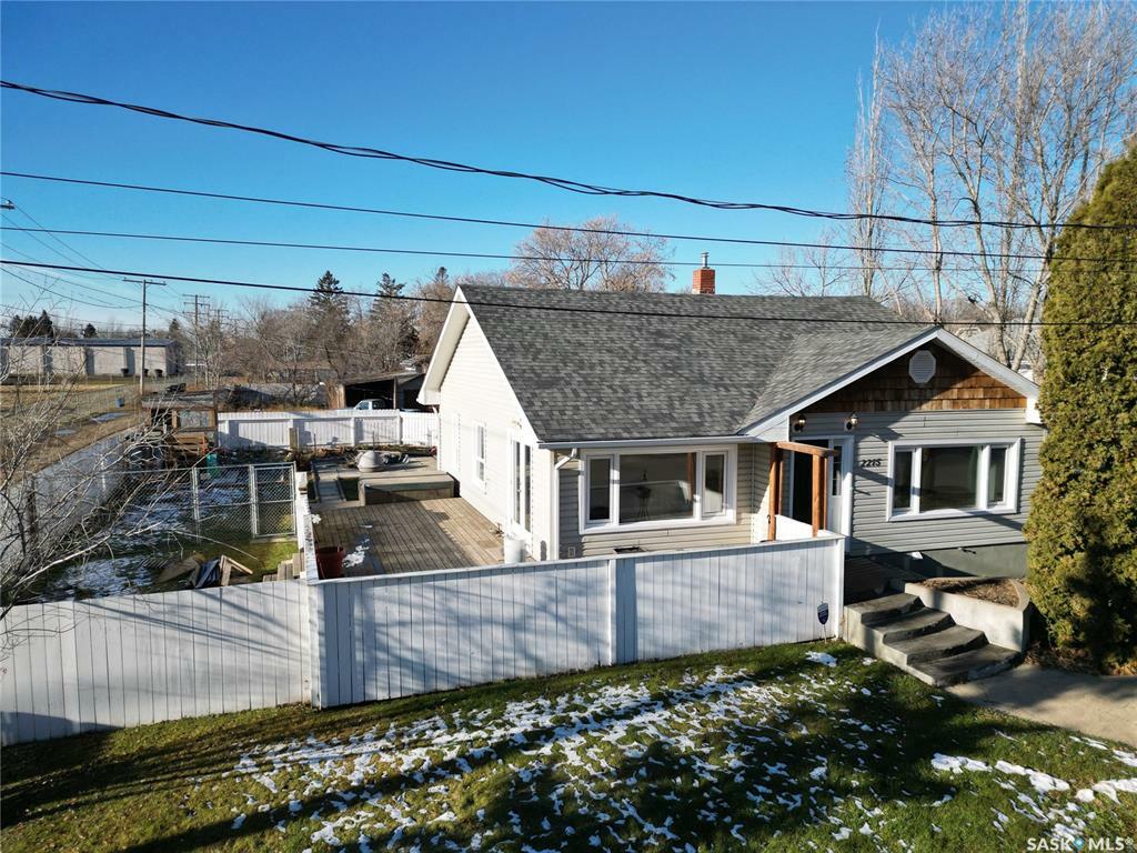 Property Photo:  2215 5th Avenue W  SK S6V 5J3 