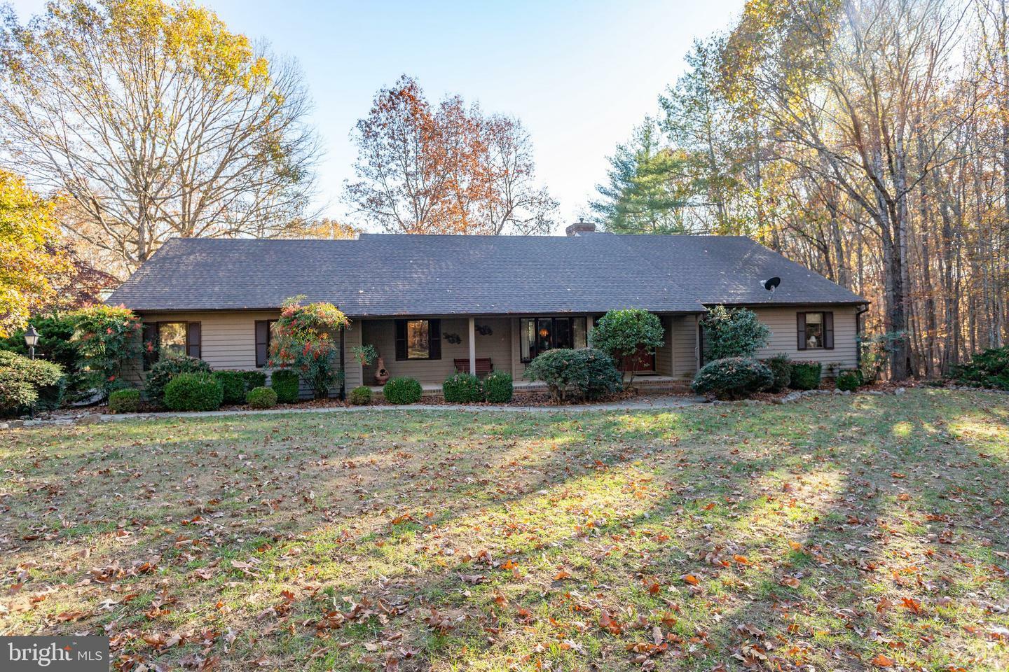 Property Photo:  14445 Kings Grant Lane  VA 23047 