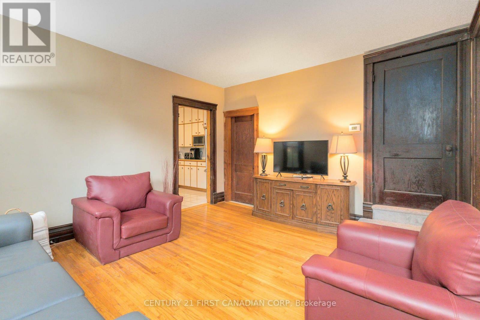 Property Photo:  549 Quebec Street  ON N5W 3Y9 