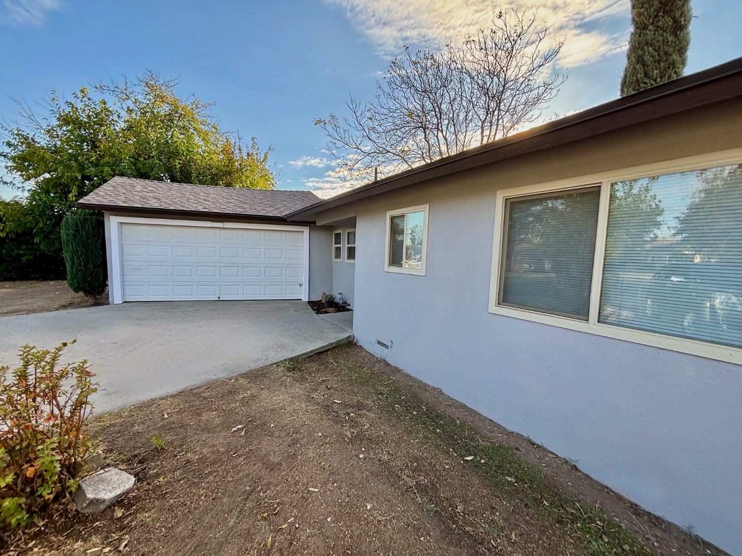 Property Photo:  1563 N Barton Avenue  CA 93703 